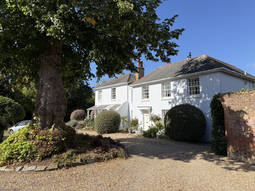 Lot: 192 - TWO-BEDROOM FLAT IN NEED OF IMPROVEMENT - Front view of Westfield House